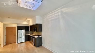 30 Shore Breeze Dr in Toronto, ON - Building Photo - Building Photo