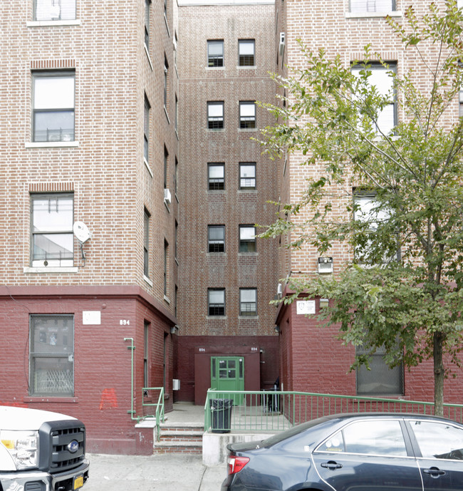 894 Rogers Pl in Bronx, NY - Building Photo - Building Photo