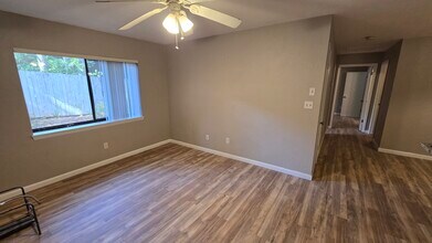 4226 SW 69th Ter, Unit 4226 Apt B in Gainesville, FL - Building Photo - Building Photo