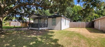 7409 Valeda Dr