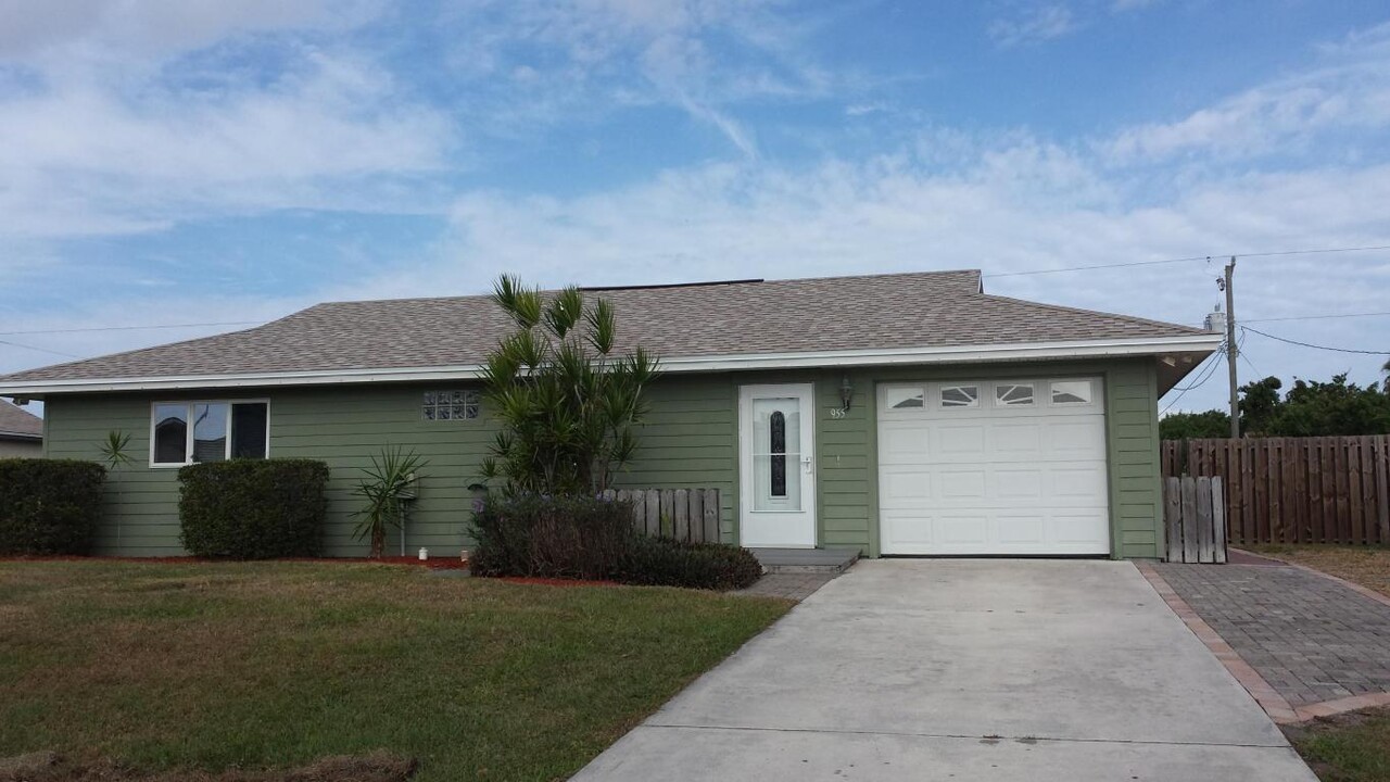 955 SW Durham Terrace in Port St. Lucie, FL - Building Photo