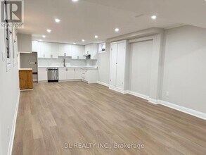 17 Fairway Heights Crescent in Markham, ON - Building Photo - Building Photo