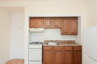 3335 W Diversey Ave in Chicago, IL - Foto de edificio - Building Photo