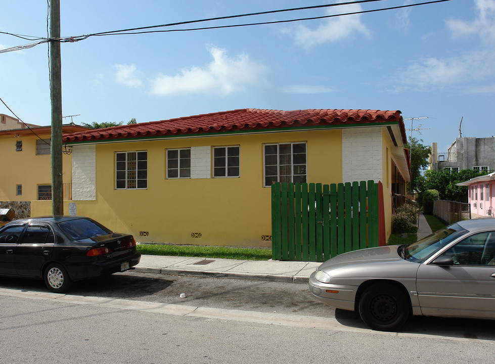 930 SW 5th St in Miami, FL - Building Photo