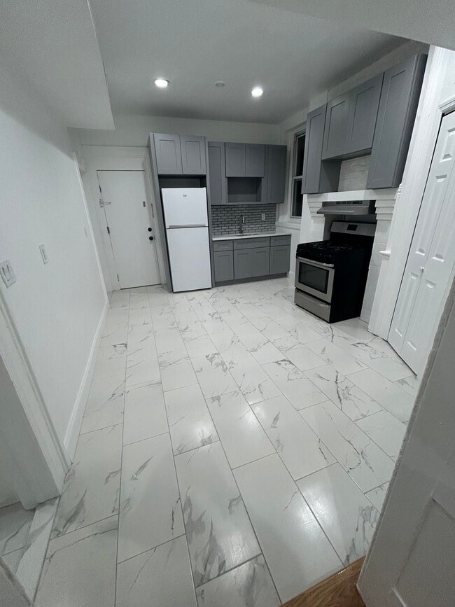 8 Elm St, Unit 2 in Newark, NJ - Building Photo - Building Photo