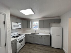 615 Dora St in New Smyrna Beach, FL - Building Photo - Building Photo