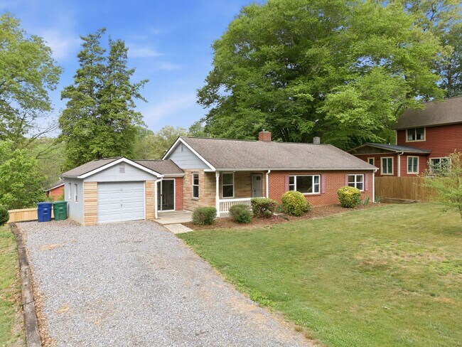 141 Rowland Rd. in Swannanoa, NC - Building Photo - Building Photo