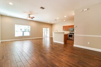 742 Star Pointe Dr in Seffner, FL - Building Photo - Building Photo