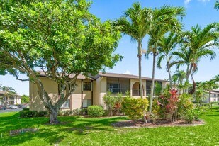 432 Pine Glen Ln in Greenacres, FL - Building Photo