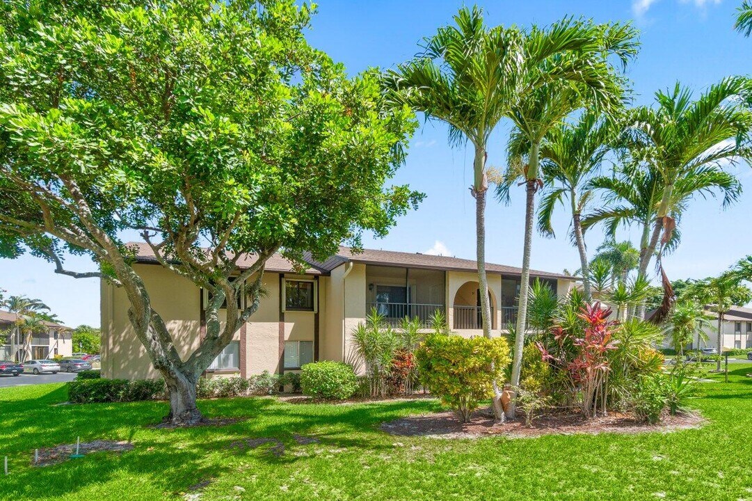 432 Pine Glen Ln in Greenacres, FL - Foto de edificio