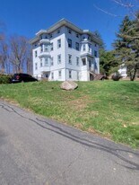 70 Skinner St in East Hampton, CT - Building Photo