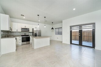 13353 SW 250th Terrace in Princeton, FL - Building Photo - Building Photo