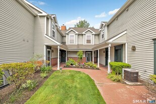 201 Mayfield Dr in Trumbull, CT - Building Photo