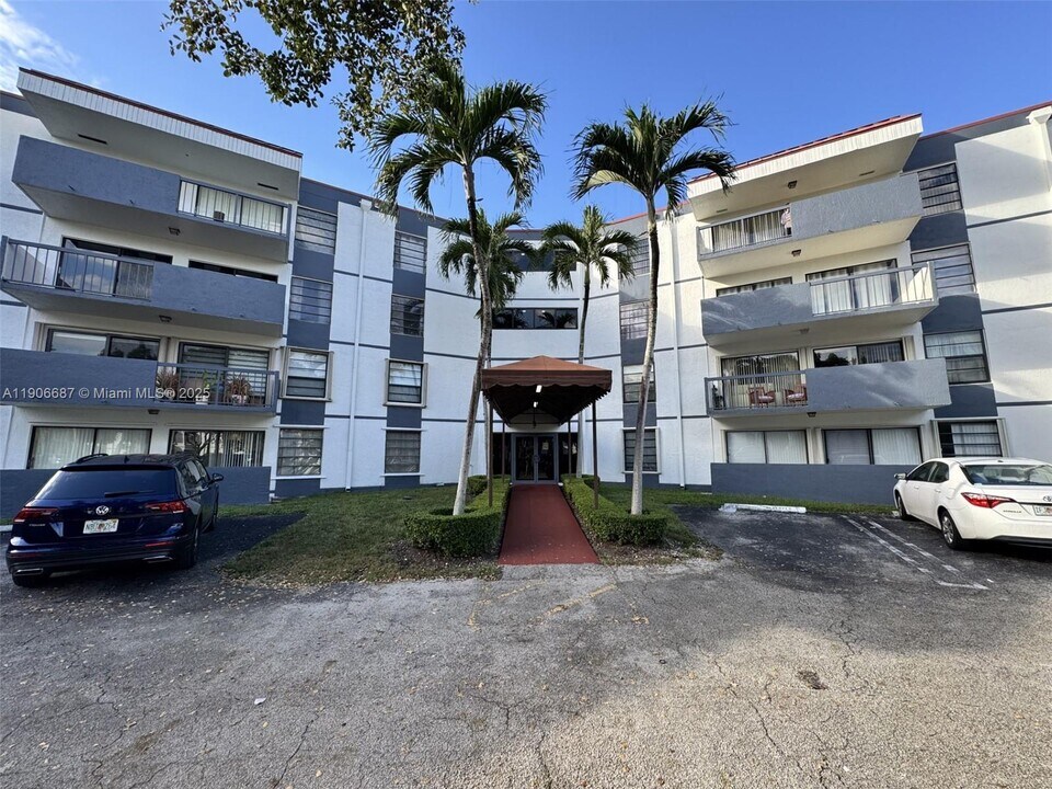 5800 SW 127th Ave in Miami, FL - Building Photo