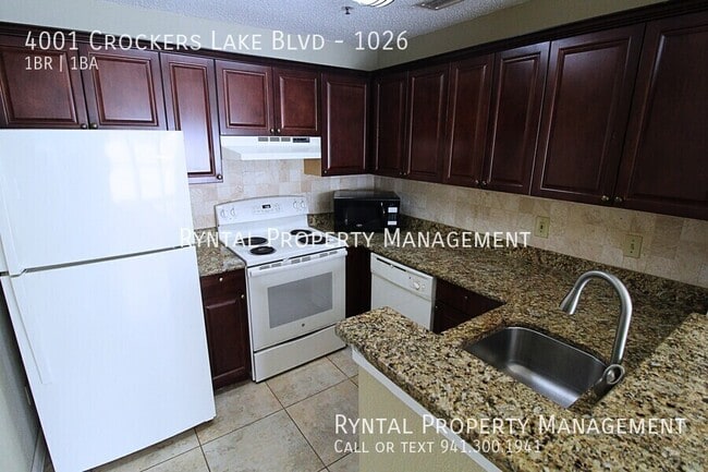 4001 Crockers Lake Blvd in Sarasota, FL - Building Photo - Building Photo