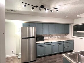 6291 Liza Ln in West Jordan, UT - Foto de edificio - Building Photo