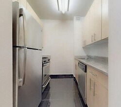 Washington Street, Unit 7C in New York, NY - Building Photo - Building Photo