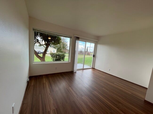 1045 S 3rd Ave in Sequim, WA - Building Photo - Building Photo