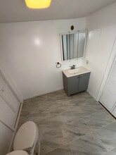 209 South Dr, Unit #2 in Bridgewater, MA - Foto de edificio - Building Photo