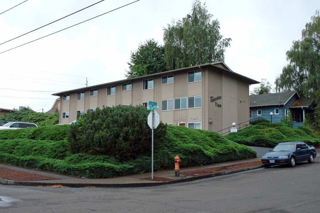 Terrace View in Portland, OR - Building Photo