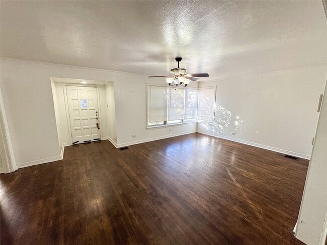 1431 W Chestnut St in Denison, TX - Foto de edificio - Building Photo