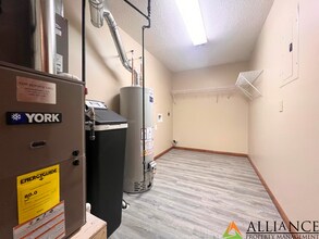 506 Mustang Dr in Ogden, KS - Building Photo - Building Photo