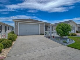 1445 Olympia St in the Villages, FL - Building Photo