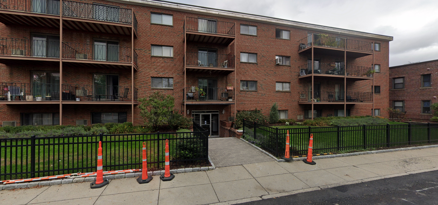 26 Waverly St, Unit 206 in Boston, MA - Building Photo