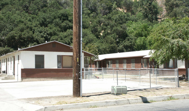 746 Ojai Rd in Santa Paula, CA - Building Photo - Building Photo