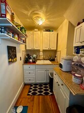 123 Almy St, Unit 1F in Providence, RI - Foto de edificio - Building Photo