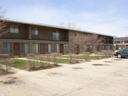 Rolling Hills Apartments in Zion, IL - Foto de edificio - Building Photo