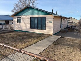 214 5th Ave SW in Cut Bank, MT - Building Photo
