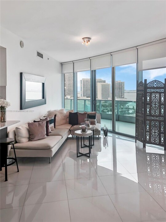 900 Biscayne, Unit 3901 in Miami, FL - Building Photo