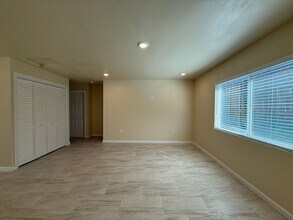 1215 Mira Flores Dr in Santa Maria, CA - Building Photo - Building Photo