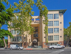 St. James Place in San Jose, CA - Building Photo - Building Photo