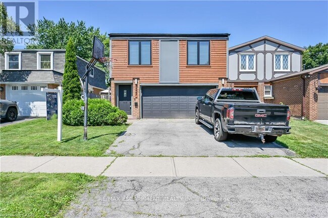 3347 Hannibal Rd in Burlington, ON - Building Photo - Building Photo