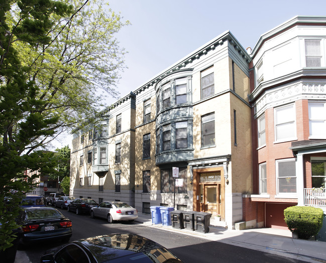 2446-2452 N Geneva Terr. in Chicago, IL - Foto de edificio - Building Photo