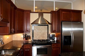 800 W Cornelia Ave, Unit #305 in Chicago, IL - Building Photo - Building Photo