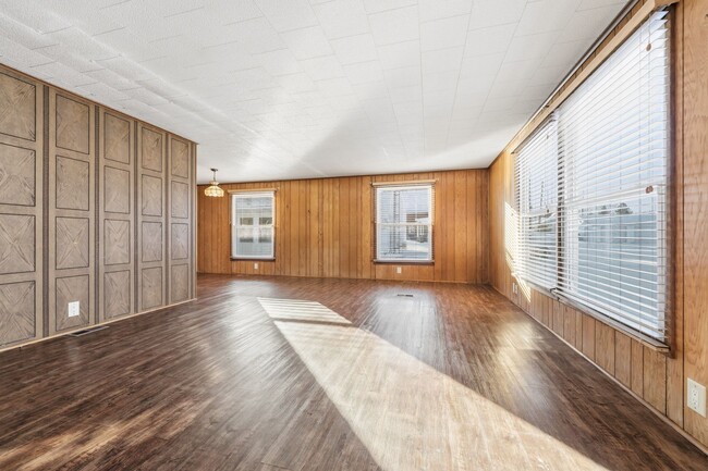 16 W Maple St in Cambridge City, IN - Building Photo - Building Photo