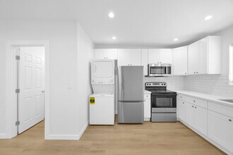 2210 Pine Ave, Unit 2211 Pine Ave in Long Beach, CA - Foto de edificio - Building Photo