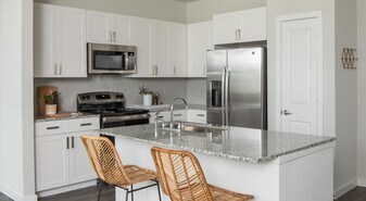 12111 S Main St in Houston, TX - Building Photo