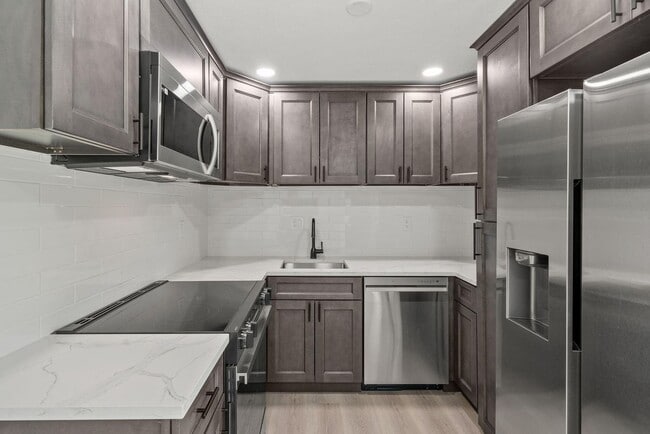 property at 2071 W Carol Cir