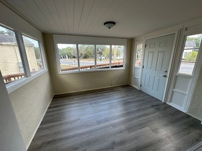 1230 E Orange Ave in Eustis, FL - Building Photo - Building Photo