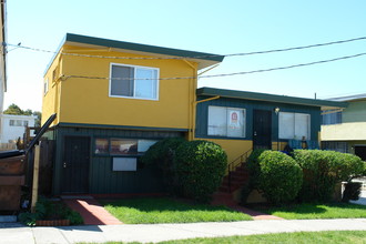 1310 Burnett St in Berkeley, CA - Foto de edificio - Building Photo