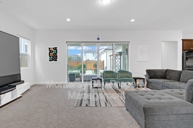3013 Pinnacles Wy in Marina, CA - Building Photo - Building Photo