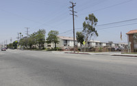 Woodbridge Village Apartments in North Hollywood, CA - Building Photo - Building Photo