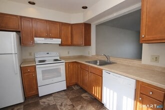 34 James St in Danbury, CT - Building Photo - Building Photo