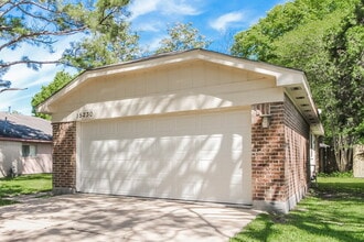 15230 Loma Paseo Dr in Houston, TX - Building Photo - Building Photo