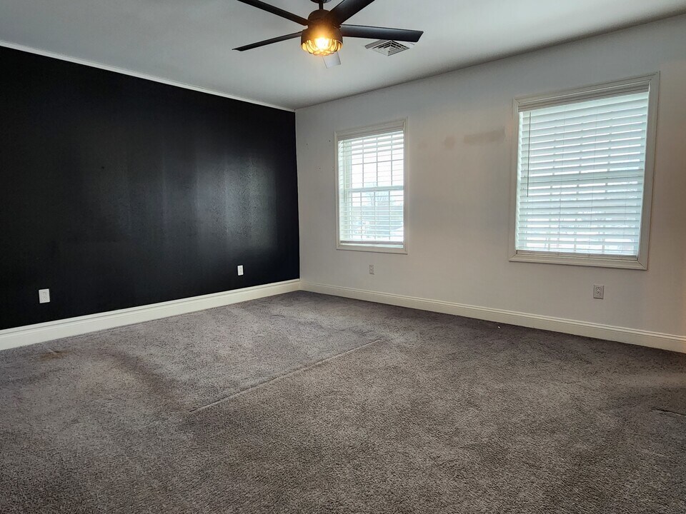 3500 Bristol Oxford Valley Rd, Unit 2 in Levittown, PA - Building Photo