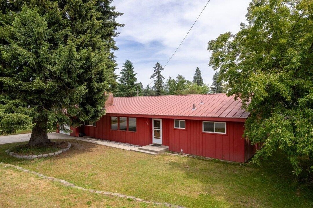 200 Garden in Newport, WA - Building Photo
